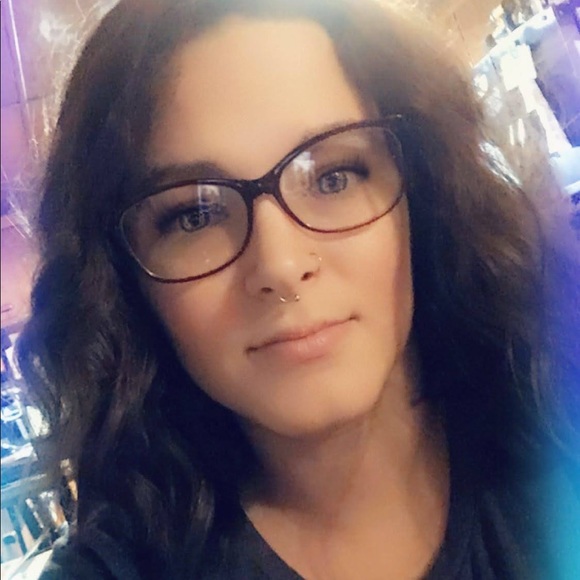 Meet your Posher, Britney - Picture 1 of 1